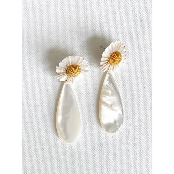 lizzie fortunato Jewelry - Lizzie Fortunato Fresh Cut Daisy Earrings Mother-of-pearl Drops 18k Gold $250